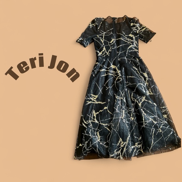 • New Listing • Rickie Freeman for Teri Jon Dress in Black and Gold - Picture 1 of 7